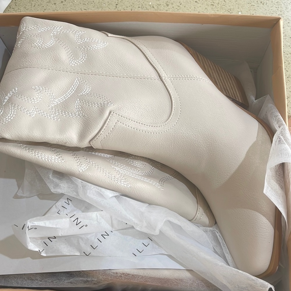 Brand new charley boots from Billini